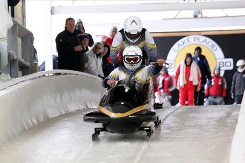 Fabiana Santos e Sally Mayara terminaram em primeiro lugar na penúltima etapa da competição, em Lake Placid, nos Estados Unidos / Foto: Divulgação